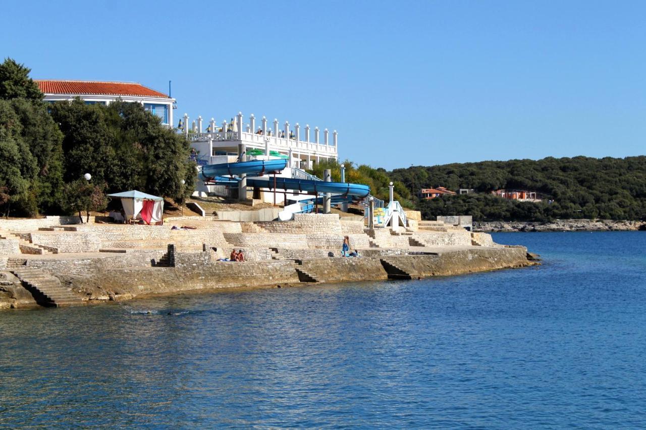 Apartments With A Swimming Pool Pula - 7356 エクステリア 写真
