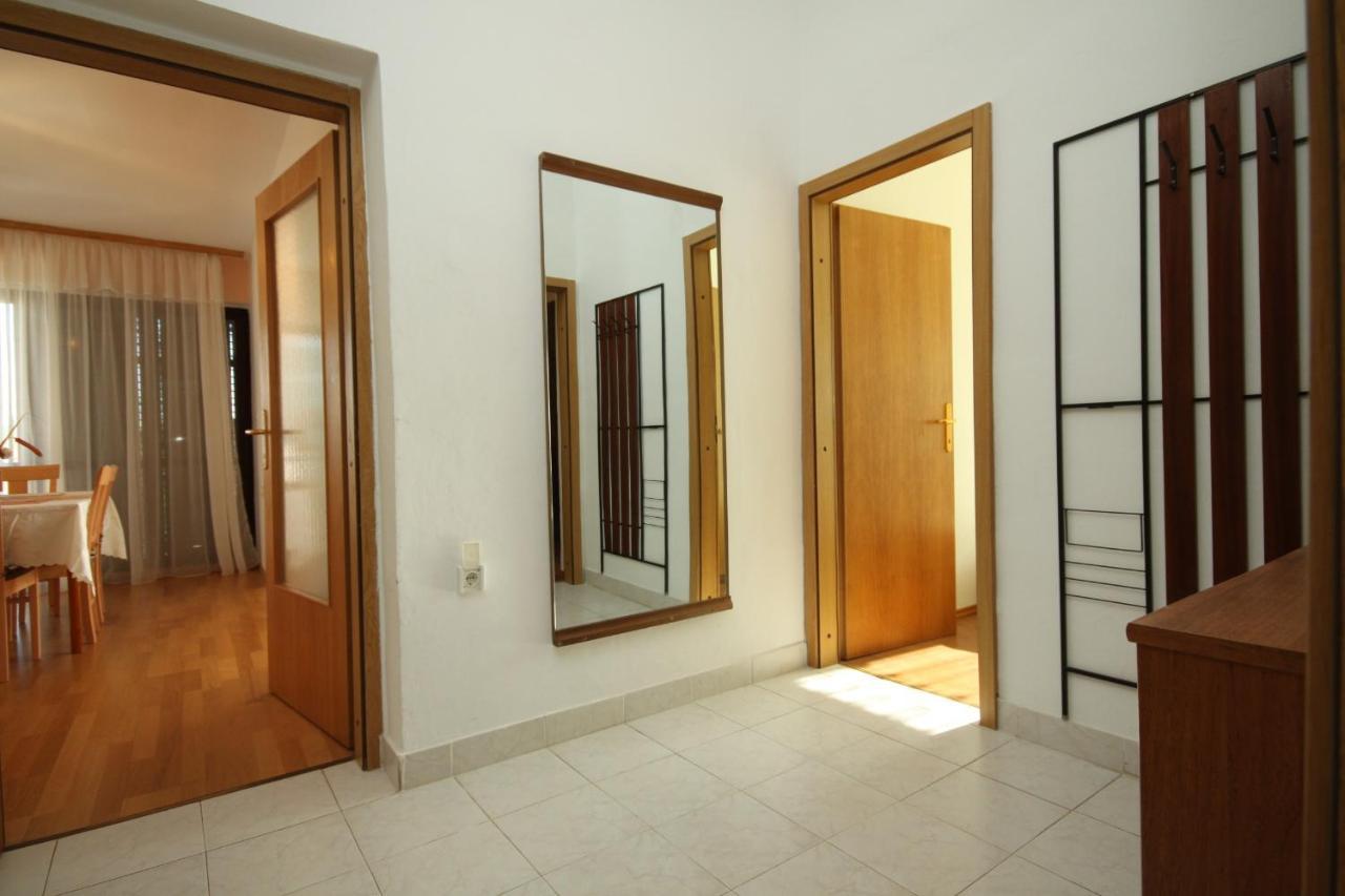 Apartments With A Swimming Pool Pula - 7356 エクステリア 写真
