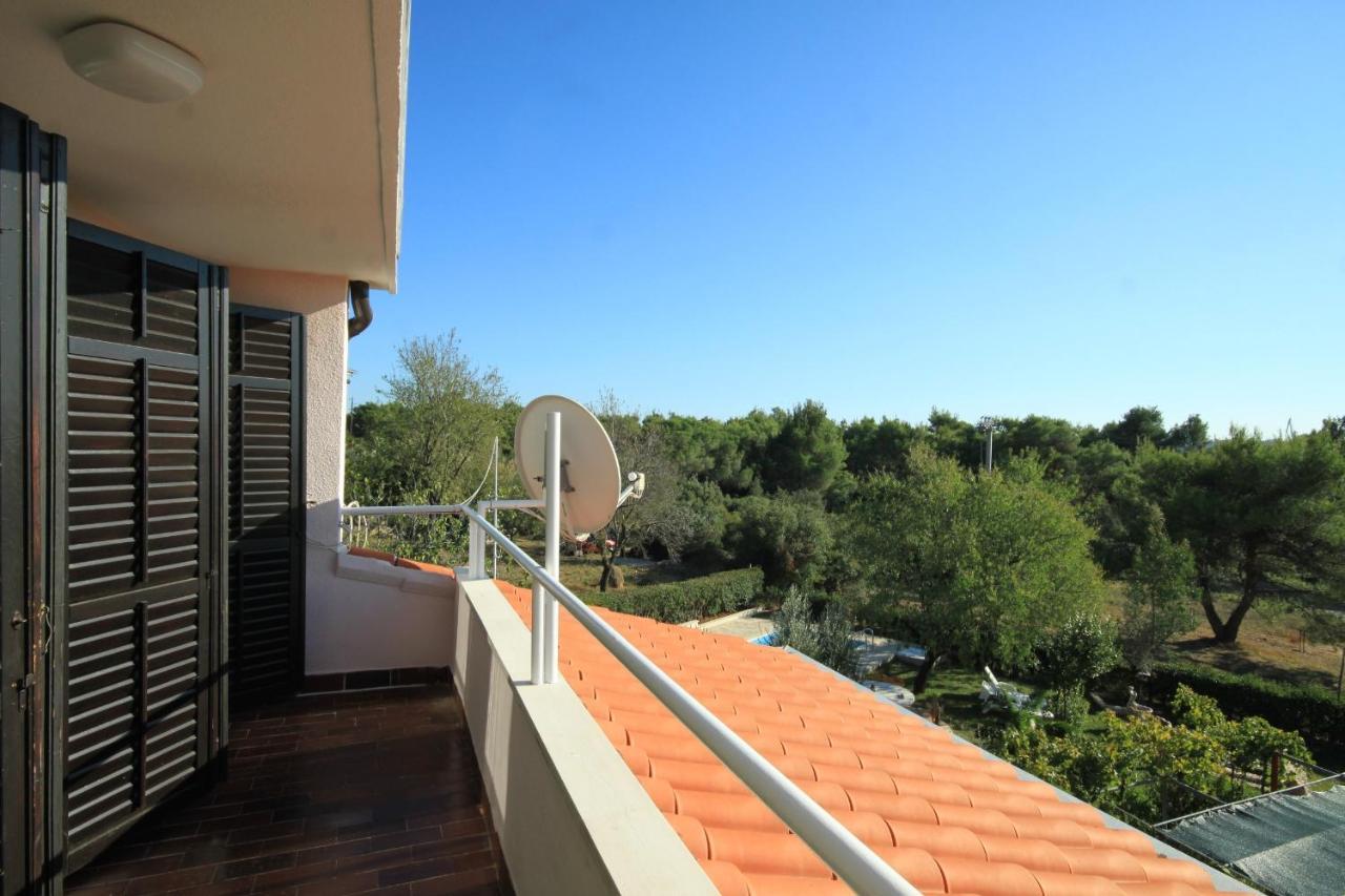 Apartments With A Swimming Pool Pula - 7356 エクステリア 写真
