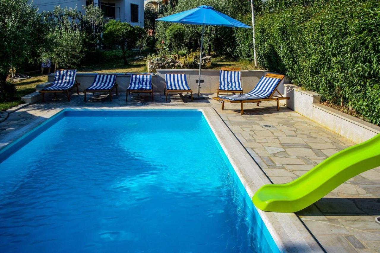 Apartments With A Swimming Pool Pula - 7356 エクステリア 写真