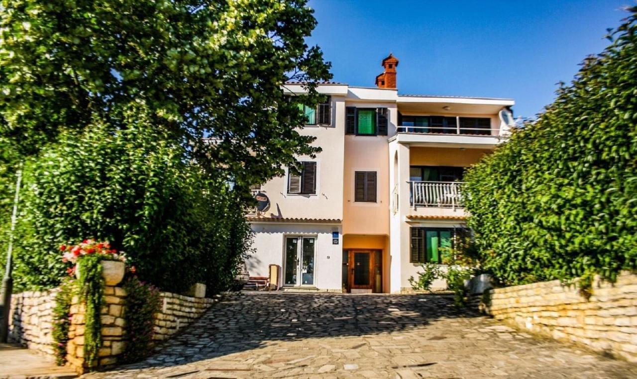 Apartments With A Swimming Pool Pula - 7356 エクステリア 写真