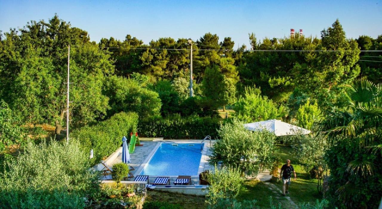 Apartments With A Swimming Pool Pula - 7356 エクステリア 写真