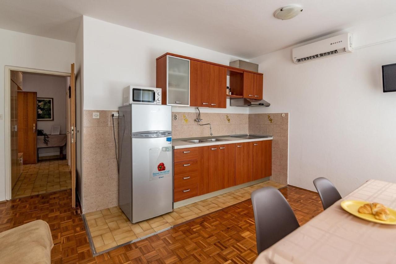 Apartments With A Swimming Pool Pula - 7356 エクステリア 写真