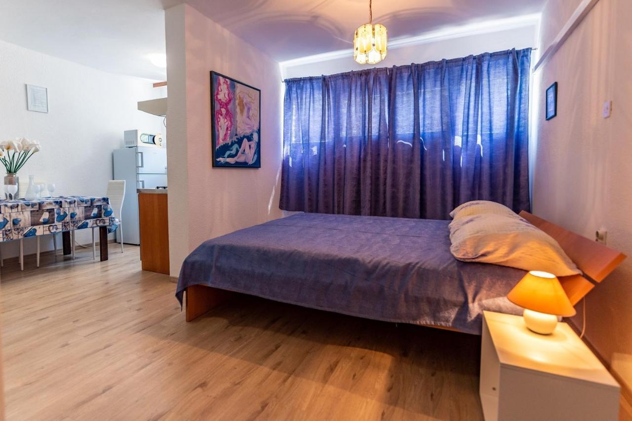 Apartments With A Swimming Pool Pula - 7356 エクステリア 写真