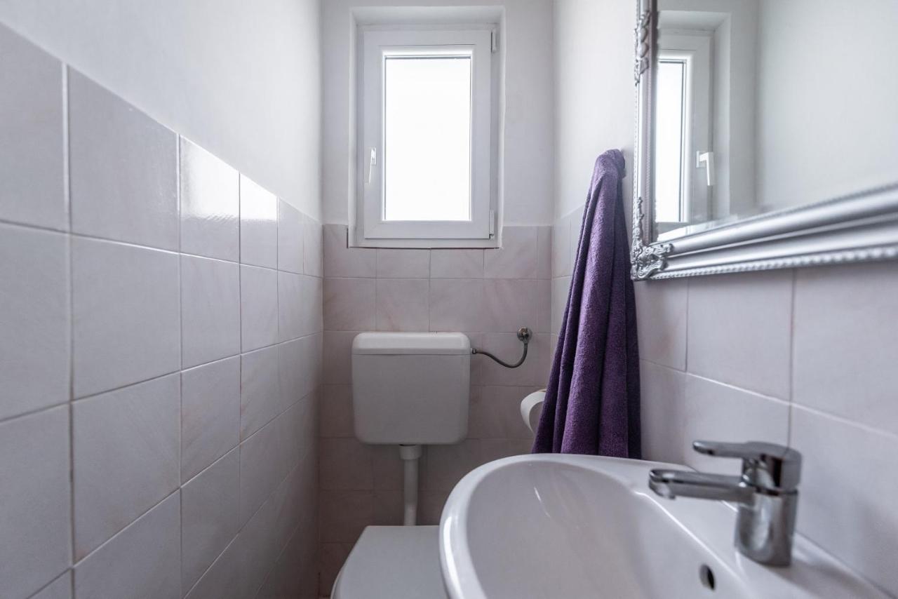 Apartments With A Swimming Pool Pula - 7356 エクステリア 写真